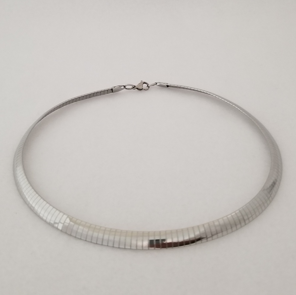 Flat Omega Necklace Silver | Sleek Choker Chain 8mm | Modern Minimal Jewelry - Picture 2 of 3
